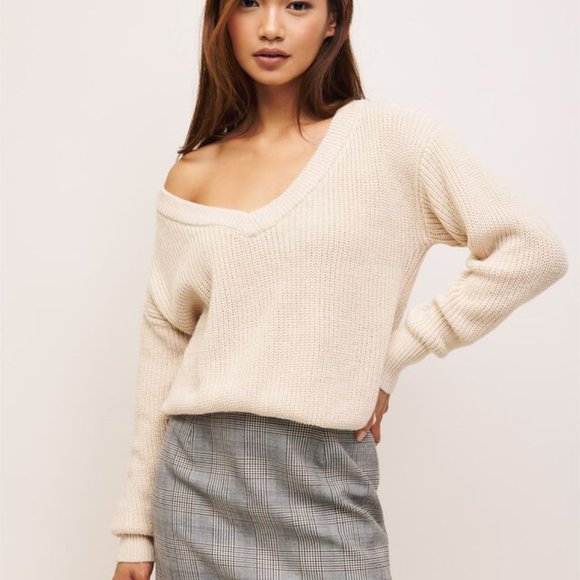 Dynamite V-Neck Sweater - Picture 3 of 4
